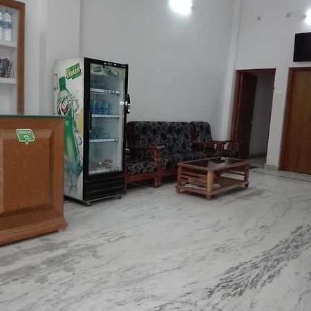 ורנאסי Dynasty Guest House מראה חיצוני תמונה