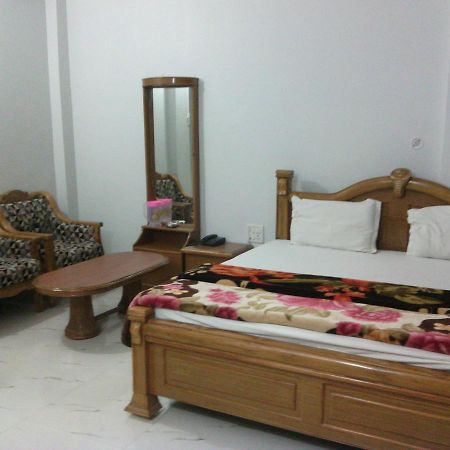 ורנאסי Dynasty Guest House מראה חיצוני תמונה