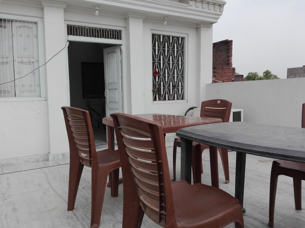 ורנאסי Dynasty Guest House מראה חיצוני תמונה