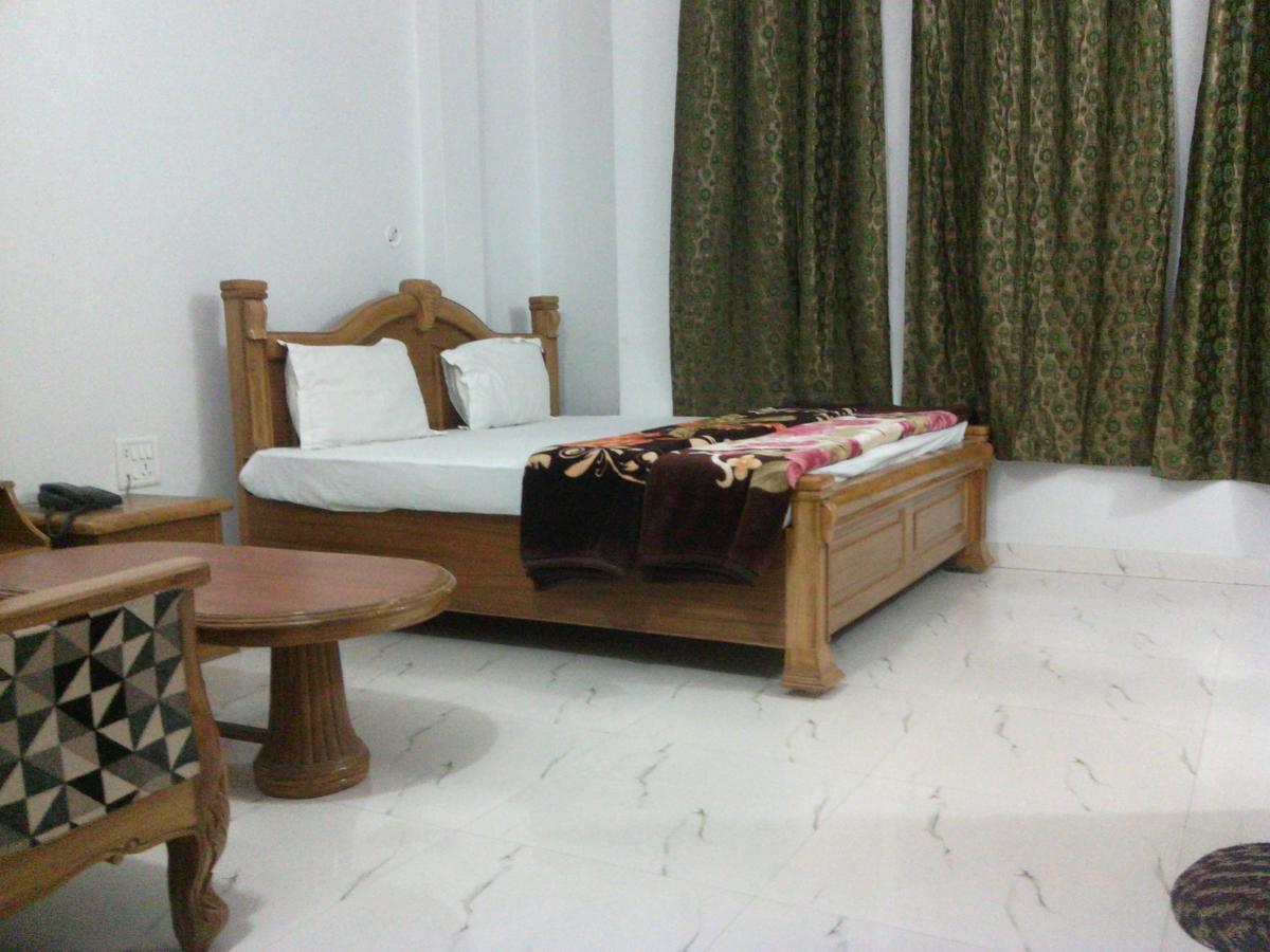 ורנאסי Dynasty Guest House מראה חיצוני תמונה